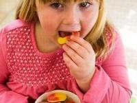Copiii care consuma dulciuri in exces, vor fi mai violenti la maturitate Copiii care consuma dulciuri in exces, vor fi mai violenti la maturitate